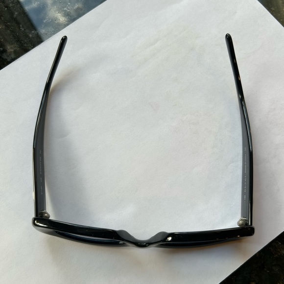 Gucci Vintage Sunglasses- blue lens with Gucci case. - Picture 4 of 6